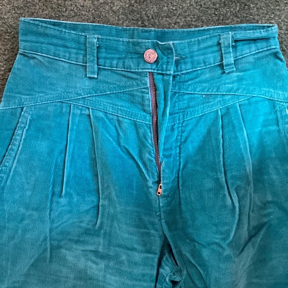 Levi Juniors Teal Corduroy Pants, Size 5, attractive lines. Excellent Condition. - Picture 2 of 6